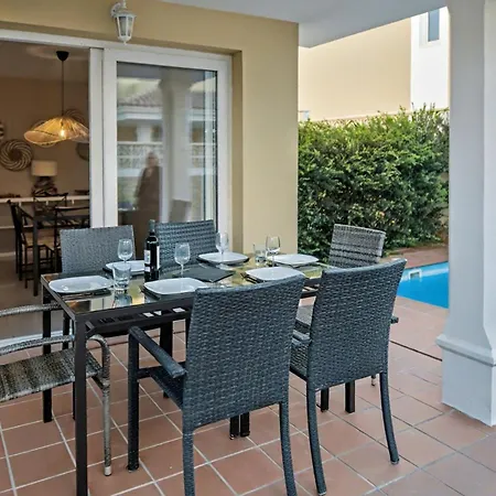 Villa Solymar - Private Heated Pool & Fiber-optic Wifi