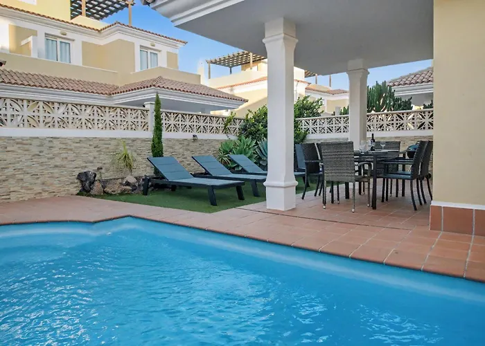 Villa Solymar - Private Heated Pool & Fiber-optic Wifi