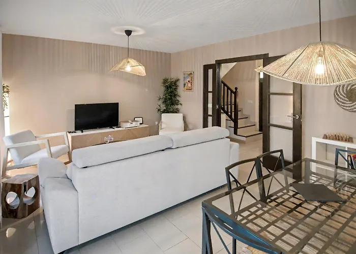 Solymar - Private Heated Pool & Fiber-optic Wifi Villa