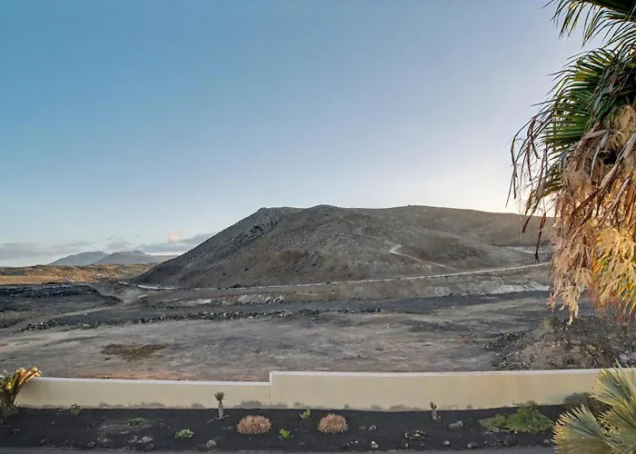 Solymar - Private Heated Pool & Fiber-optic Wifi Villa Corralejo