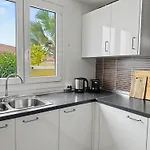 Solymar - Private Heated Pool & Fiber-optic Wifi Villa *