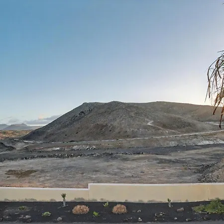 Solymar - Private Heated Pool & Fiber-optic Wifi Villa Corralejo