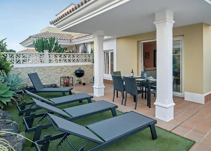 Villa Solymar - Private Heated Pool & Fiber-optic Wifi *