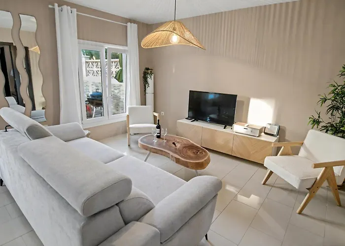 Solymar - Private Heated Pool & Fiber-optic Wifi