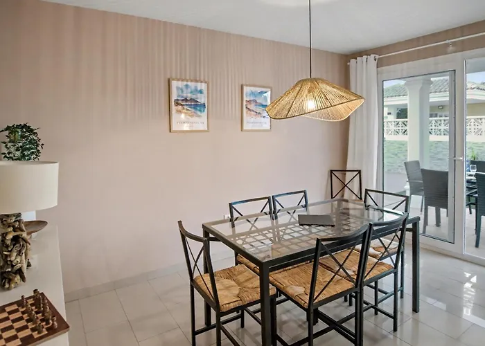 Solymar - Private Heated Pool & Fiber-optic Wifi Villa Corralejo