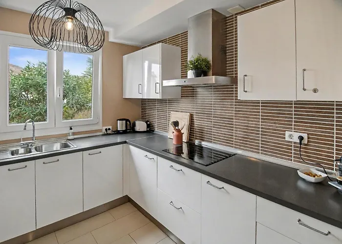 Solymar - Private Heated Pool & Fiber-optic Wifi *