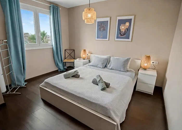 Solymar - Private Heated Pool & Fiber-optic Wifi Villa *